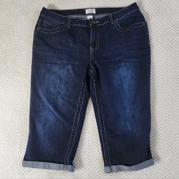 OSO WOMENS CAPRI JEANS SIZE 14 DARK BLUE COLOR - Picture 2 of 12